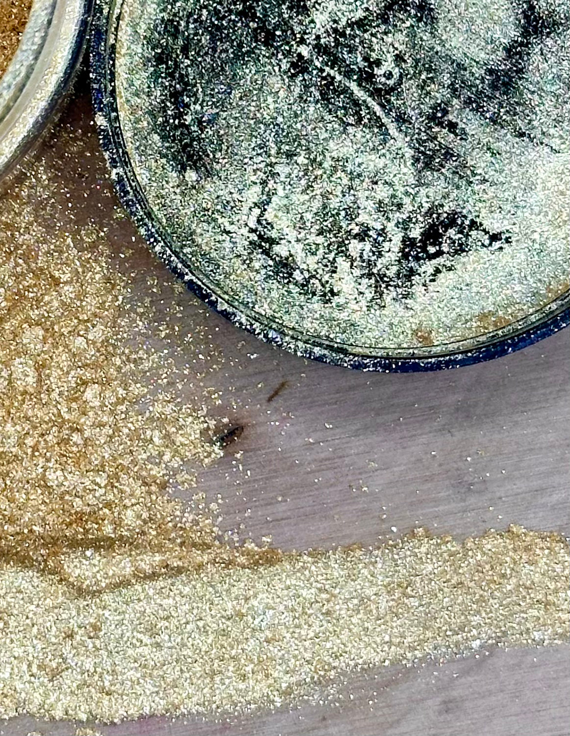 Snitch ( pearl mica powder )