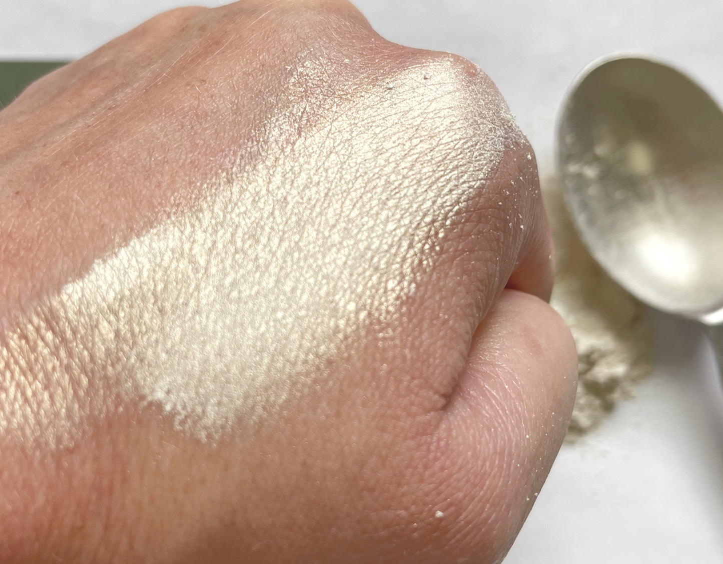 Cozy ( golden pearl mica powder )